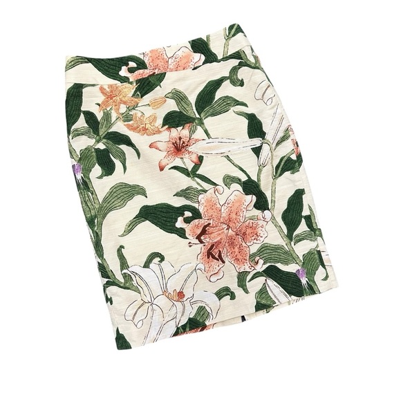 Ann Taylor Garden Floral Pencil Skirt with lilies 2 Petite - Picture 3 of 9